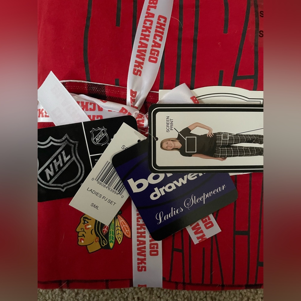 NHL Chicago Blackhawks Red Sleepwear Set - Picture 3 of 3